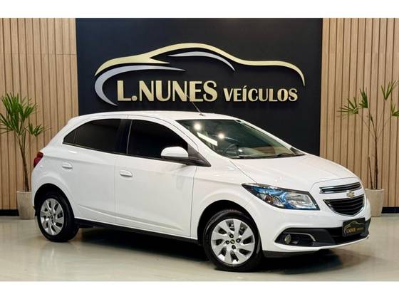 CHEVROLET ONIX 1.4 MPFI LT 8V FLEX 4P MANUAL CHEVROLET ONIX 1.4 MPFI LT 8V FLEX 4P MANUAL
